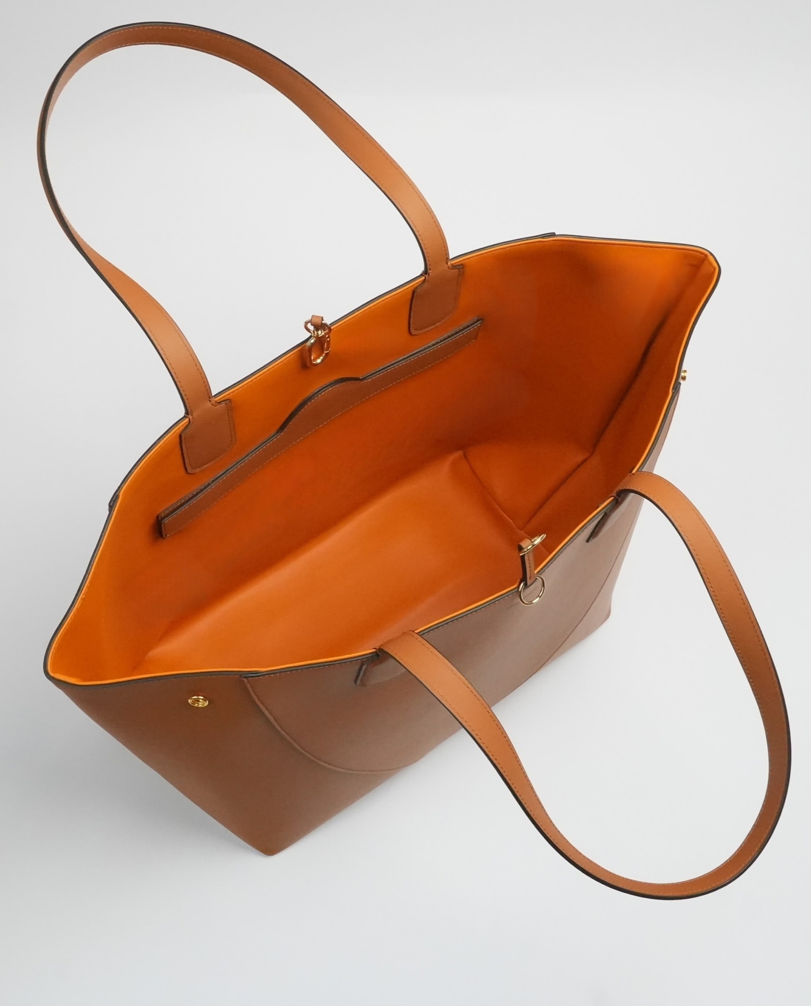 Cognac Atria Market Tote, interior view.